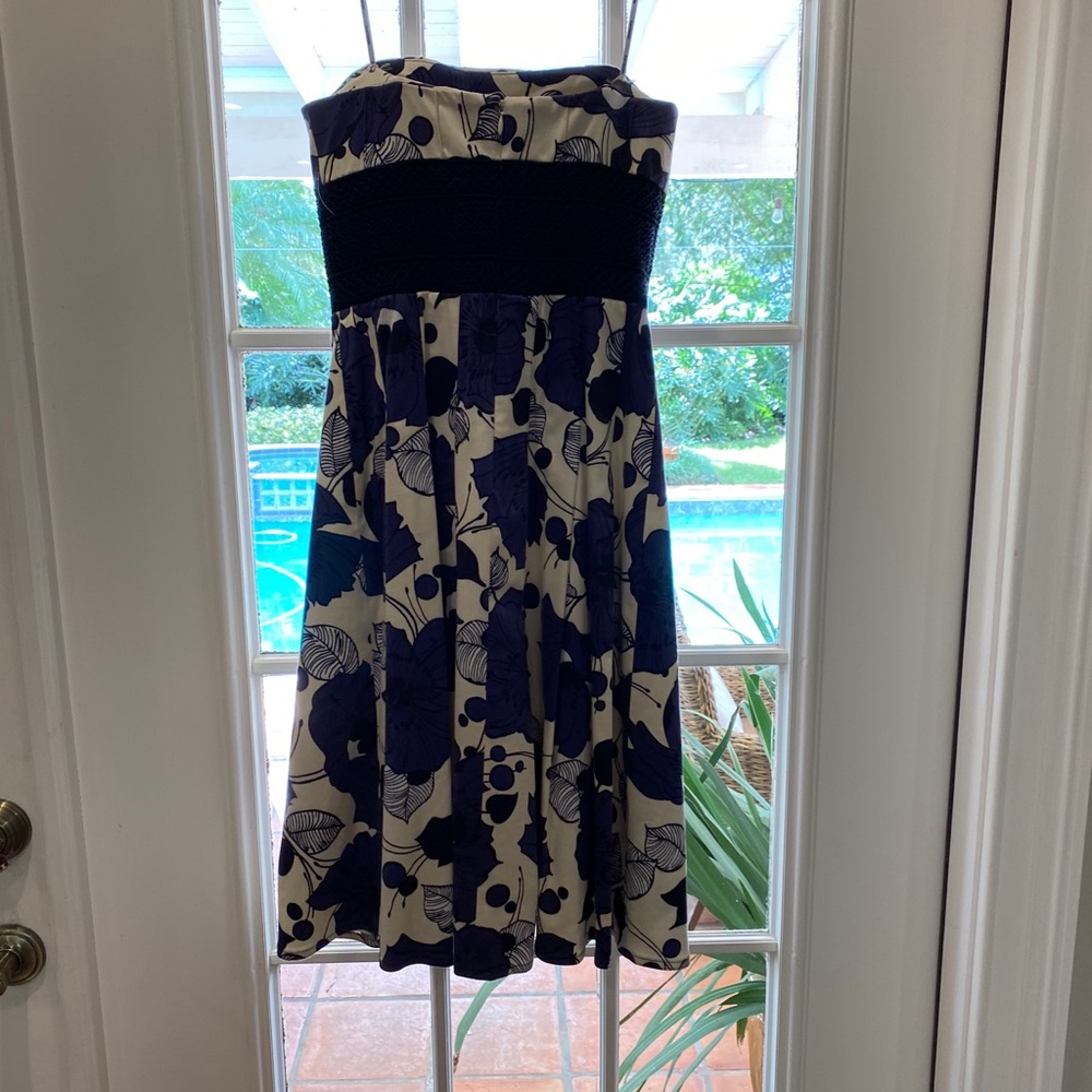 Kay Unger size 2 short strapless dress.